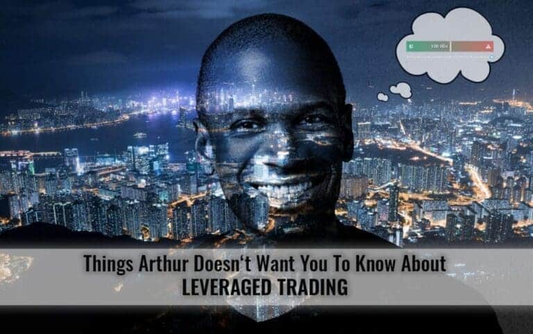 Uma imagem de dupla exposição apresentando um homem sorridente com um fundo de paisagem urbana à noite. Texto sobreposto na parte inferior diz "Coisas que o Arthur não quer que saibas sobre Trading Alavancado." Um balão de pensamento ao lado da cabeça do homem exibe gráficos do mercado de ações.  