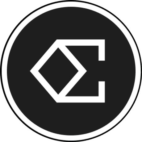 Um símbolo geométrico branco que apresenta uma forma de diamante parcialmente delimitada por dois colchetes angulares, formando um "E" estilizado em um fundo circular preto com uma borda branca. Uma das melhores sablecoins entre as 5 primeiras. 